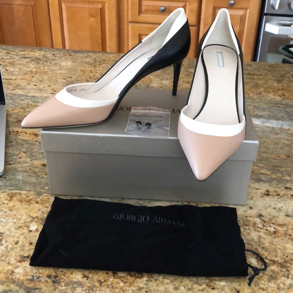 NWT Armani colorblock white black cream heels